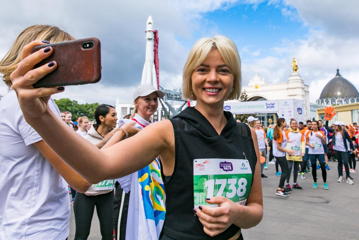 Участвует в жизни города. Благотворительный забег. Забег ради жизни линия жизни. Благотворительный забег фото линия жизни. Беги ради жизни бкрумс.